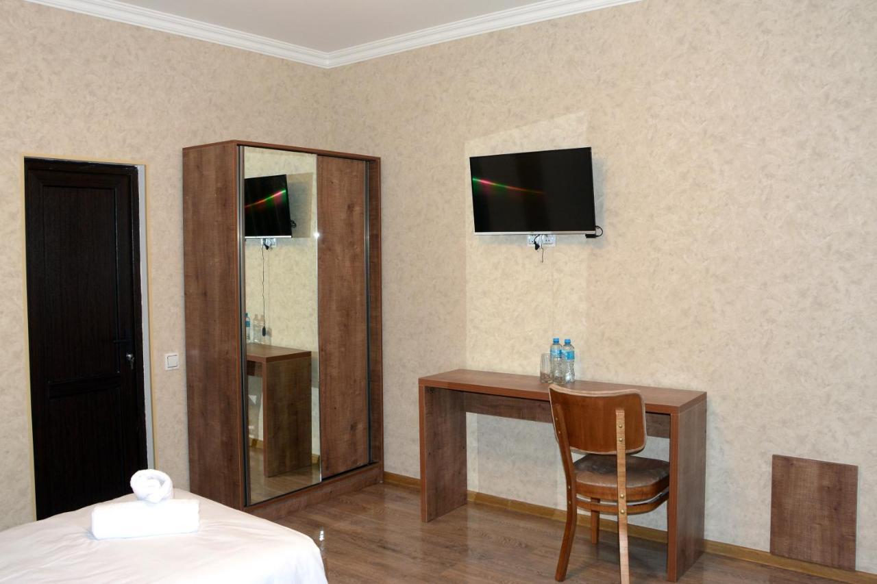 Şǝki Tulpan Hotel מראה חיצוני תמונה