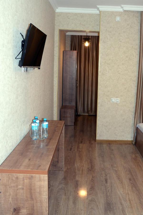 Şǝki Tulpan Hotel מראה חיצוני תמונה