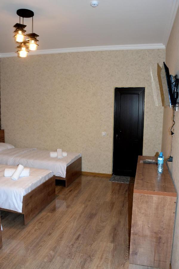 Şǝki Tulpan Hotel מראה חיצוני תמונה