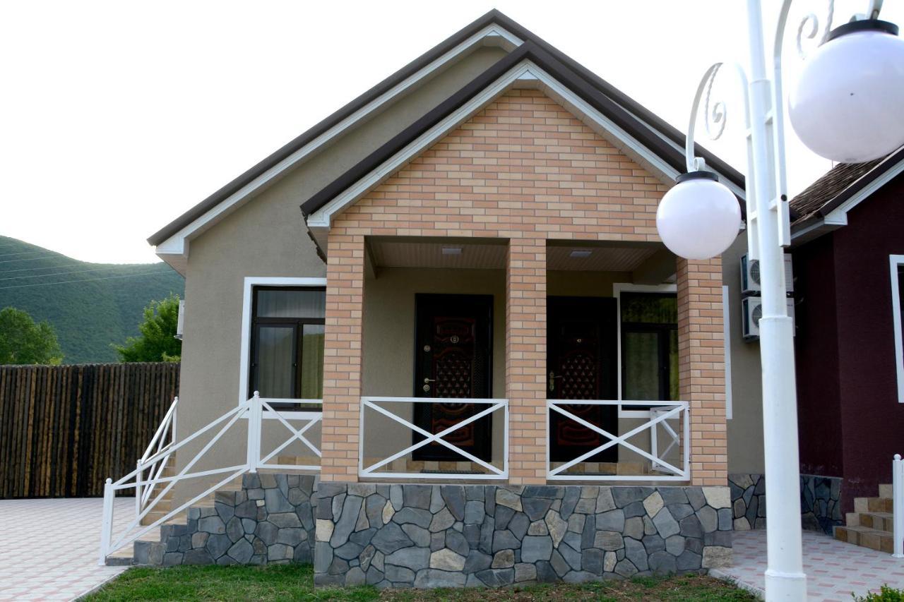 Şǝki Tulpan Hotel מראה חיצוני תמונה