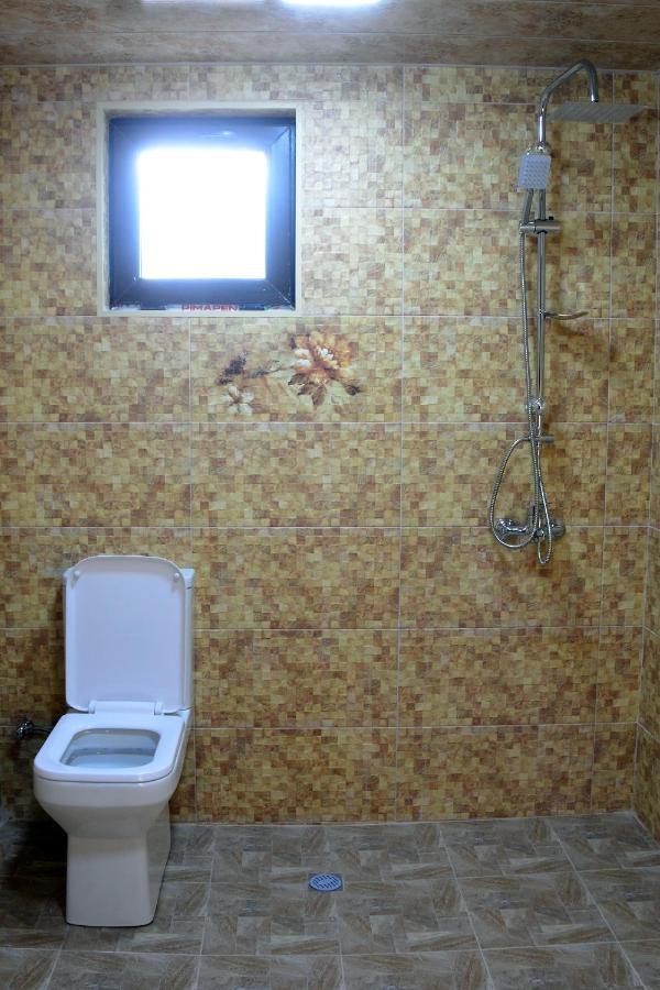 Şǝki Tulpan Hotel מראה חיצוני תמונה