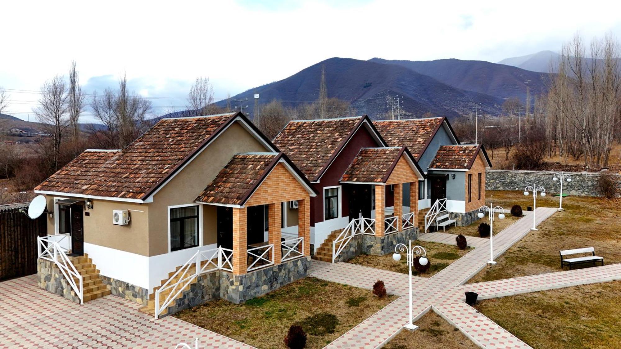 Şǝki Tulpan Hotel מראה חיצוני תמונה