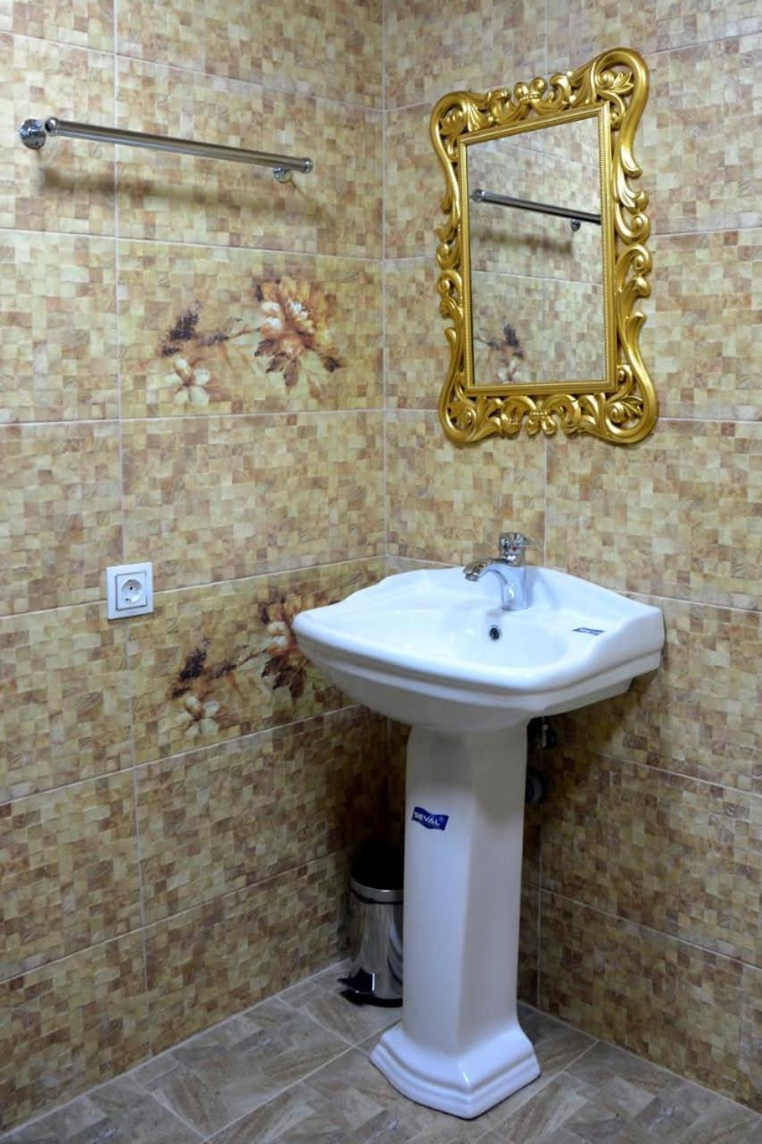 Şǝki Tulpan Hotel מראה חיצוני תמונה