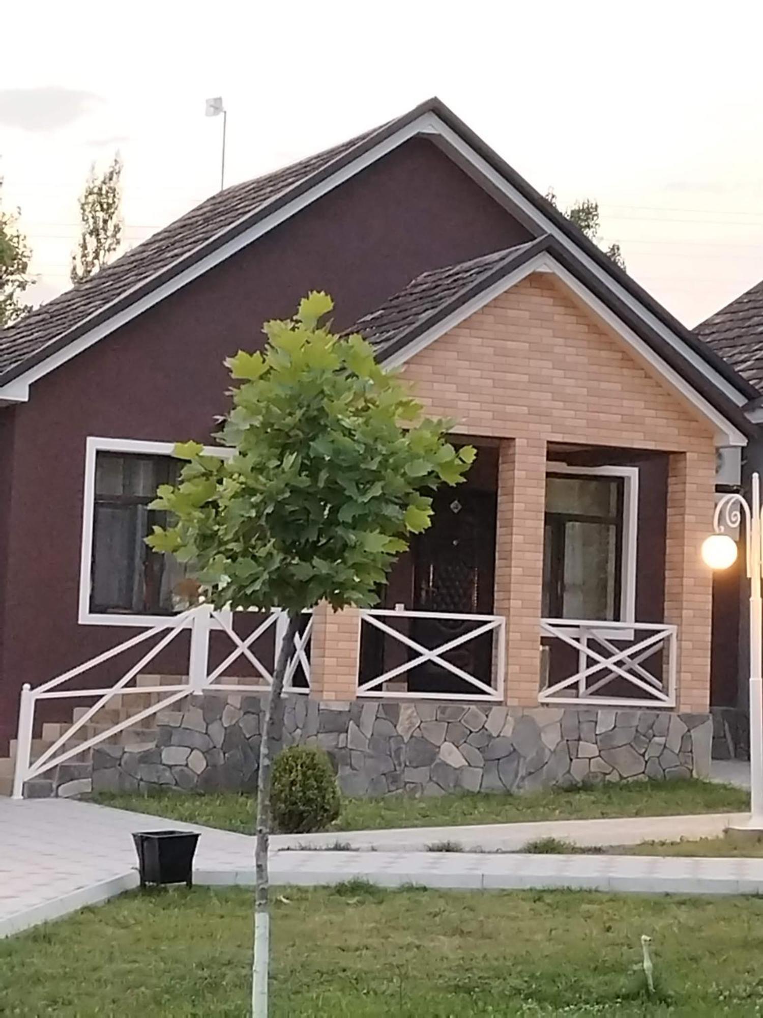Şǝki Tulpan Hotel מראה חיצוני תמונה