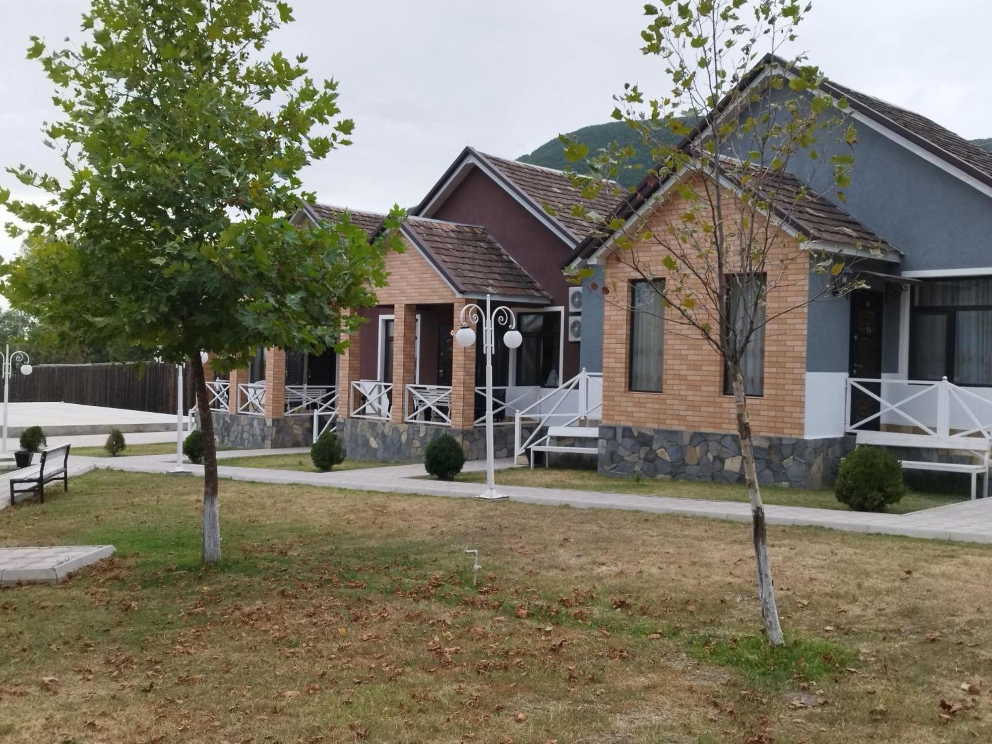 Şǝki Tulpan Hotel מראה חיצוני תמונה